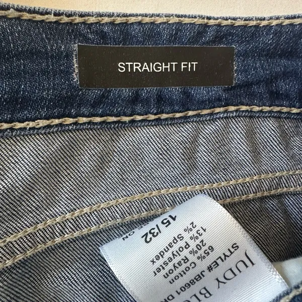 Judy blue women’s 15/32 straight fit denim jeans - Image 7