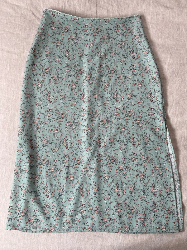 Brandy Melville Floral Midi Skirt - Image 3