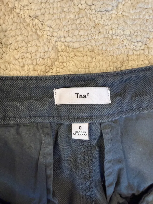 TNA Aritzia Cargo Pants Size 0 Charcoal Gray NWOT - Image 4