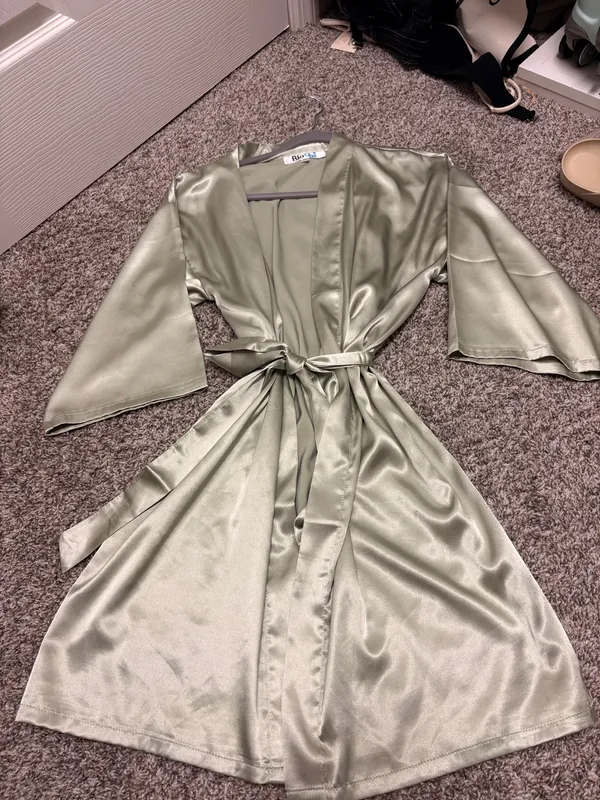 Green Satin Bridesmaids Robe Size S/M - Image 3