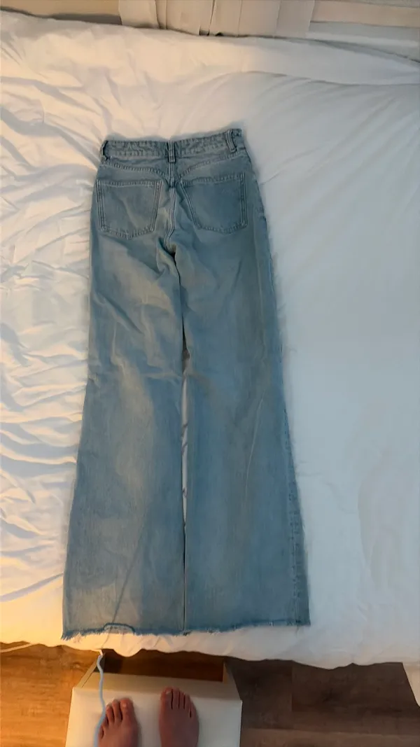ZARA High-Rise Jeans Wide-Leg Raw Hem - Image 2
