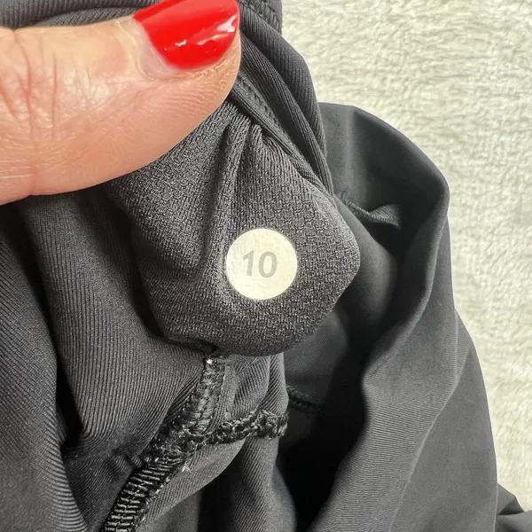 Lululemon Athletica‎ Size 10 Crop Capri Mesh Panel Leggings Black Zip Pockets - Image 9
