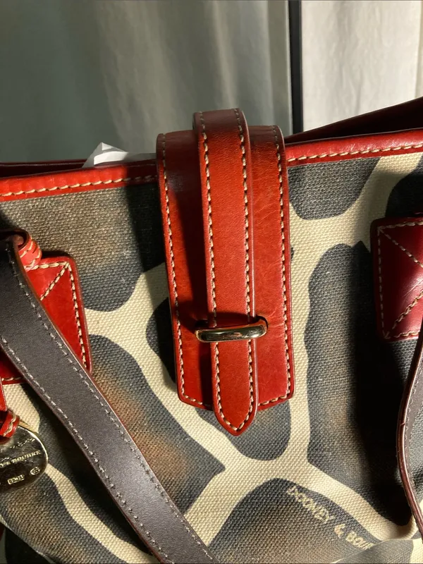 VNTG Dooney & Bourke giraffe Print Tote Bag with Red Leather Trim - Image 12