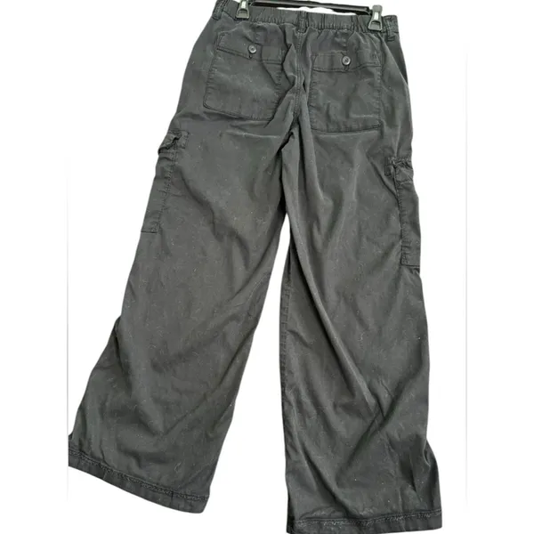 American Eagle Outfitters Black Cargo Pants with Button Flap Back Pockets Size 6 - Image 3