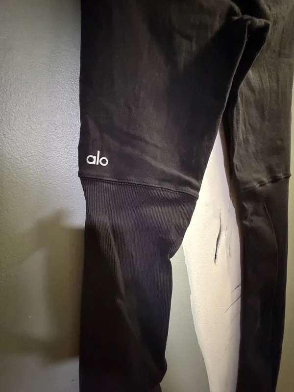ALO Yoga Black High-Rise Performance Leggings. Goddess Legging. - Image 7