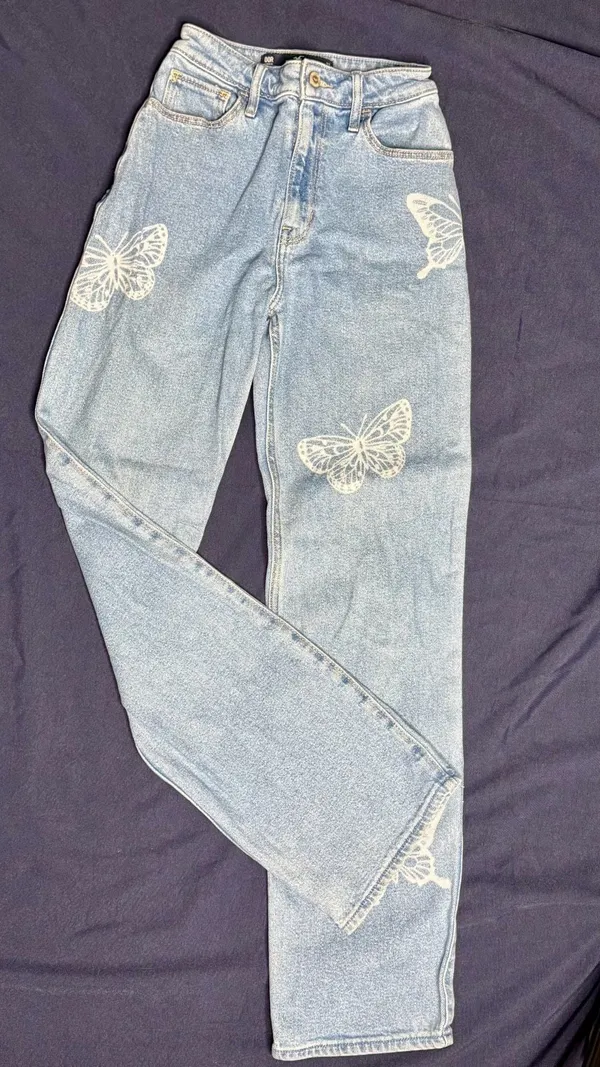 Hollister Ultra High-Rise Dad Jean Butterfly Print Size 00R - Image 6