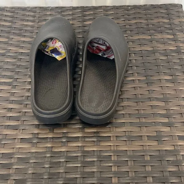 OOFOS OOclogs women’s size 7 Black - Image 3