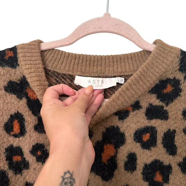 ASTR THE LABEL‎ Leopard Crewneck Sweater Brown Small - Image 3