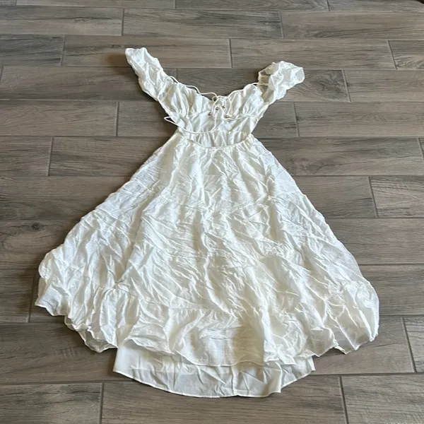 White backless dress Size 4 - Image 3
