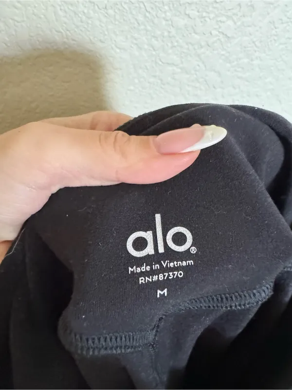 Alo Alosoft Lounge Leggings Size Medium in Black Rib Yoga Athleisure - Image 9