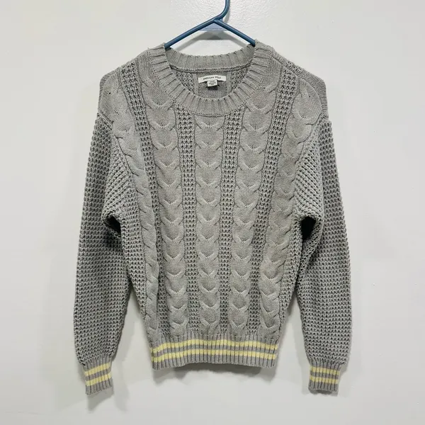 American Eagle outfitters Elegant Gray Cable Knit Sweater Size Small - Image 2