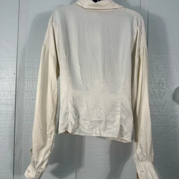 Topshop Knot Front Ivory Satin Long Sleeve V Neck Top Size 4 NWT - Image 5