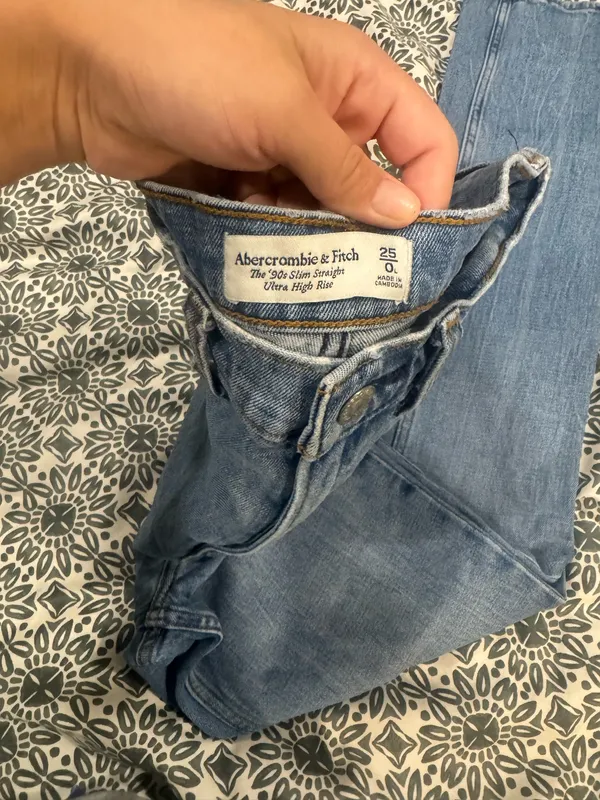Abercrombie Ultra High Rise 90s Slim Straight Jeans — Size 25 - Image 4