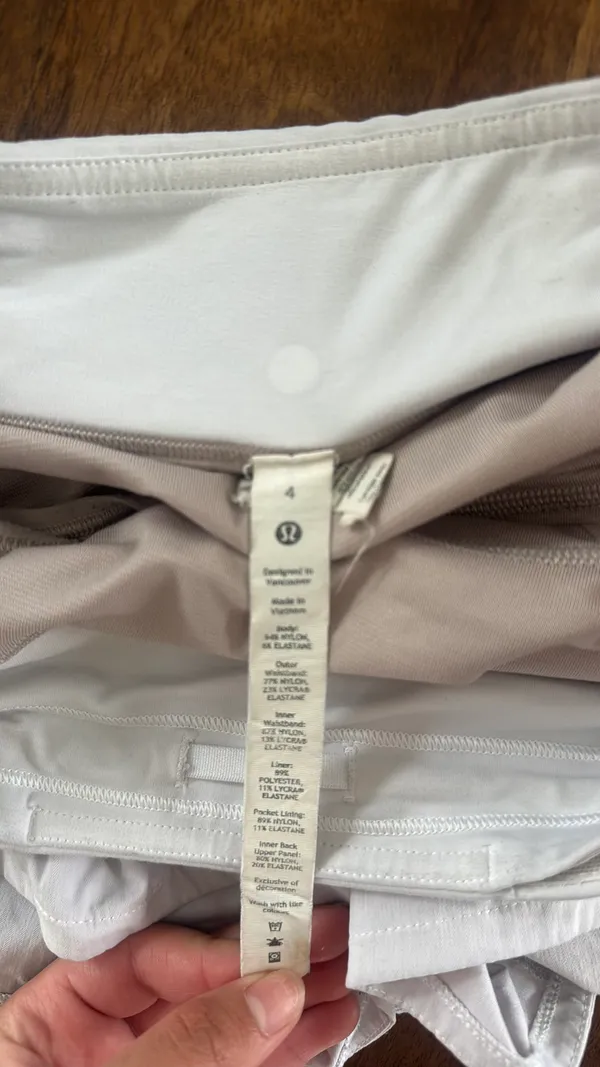 Lululemon White Speed Up Shorts 2.5" Low-Rise size 4 good condition! - Image 6