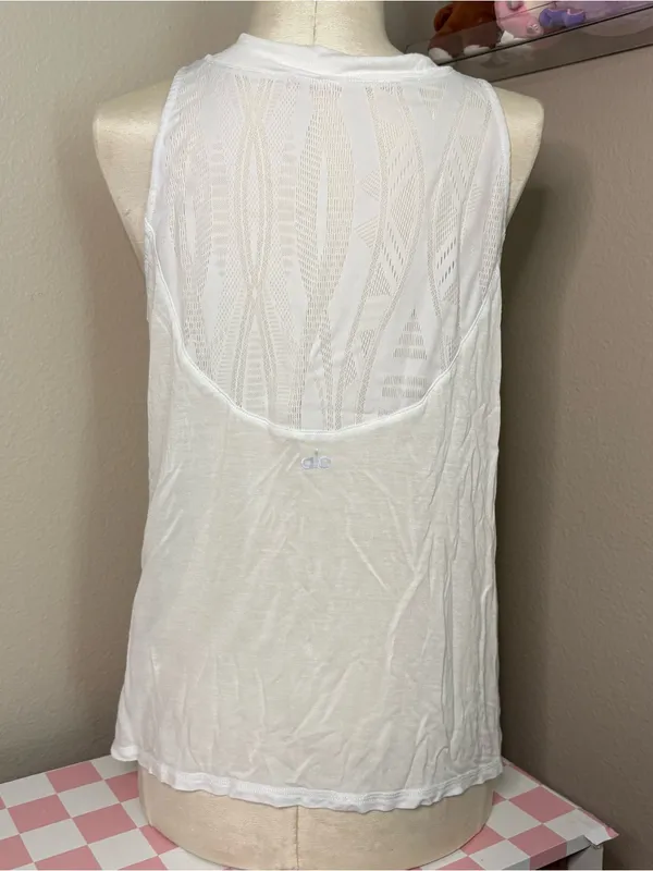 Alo yoga top flowy preppy athletic quiet luxury women’s yoga Pilates white smal - Image 3