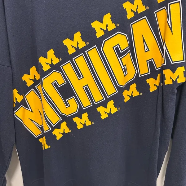 Victoria’s Secret pink U of M Navy Michigan Sweatshirt! Size medium - Image 3