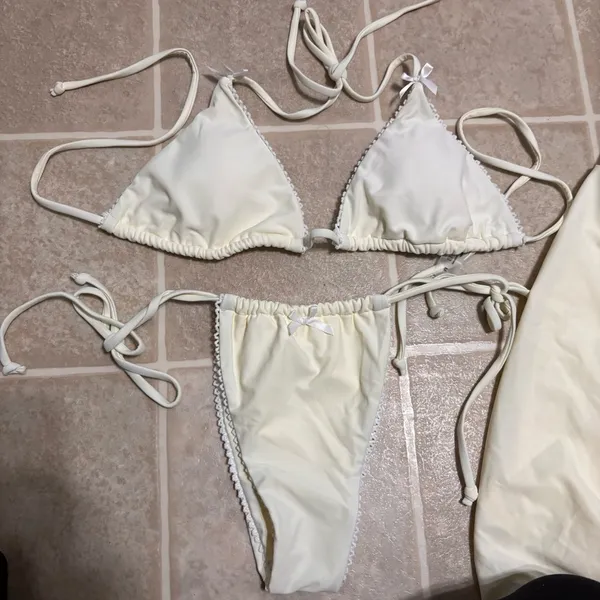 Amazon Essentials Cream Bikini Set Size M - Image 3