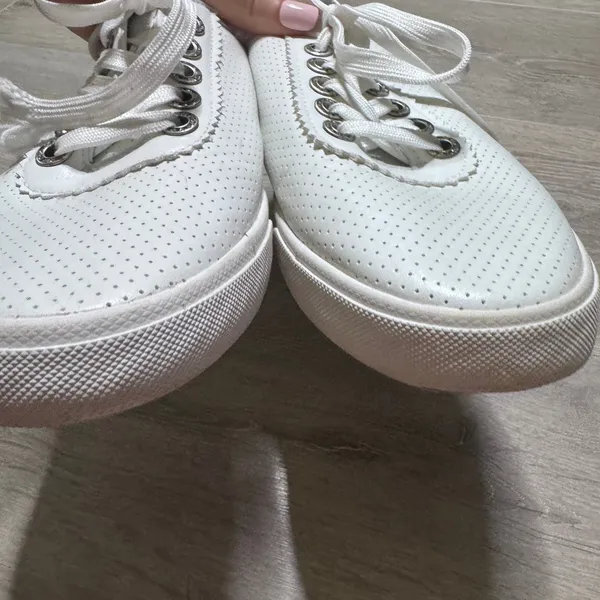 Tommy Bahama Womens White Perforated Scalloped Low Top Sneakers Size 8.5 - Image 3