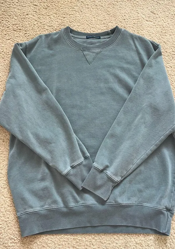 Brandy Melville Crewneck Sweatshirt - Image 4