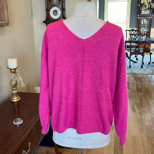 Vince Camuto Bright Pink Lightweight Sweater V Neck Womens Small Oversized - Image 3