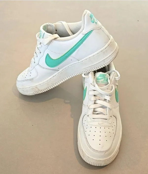 Nike Iconic Air Force 1 Low Woman's Sneakers - Image 3