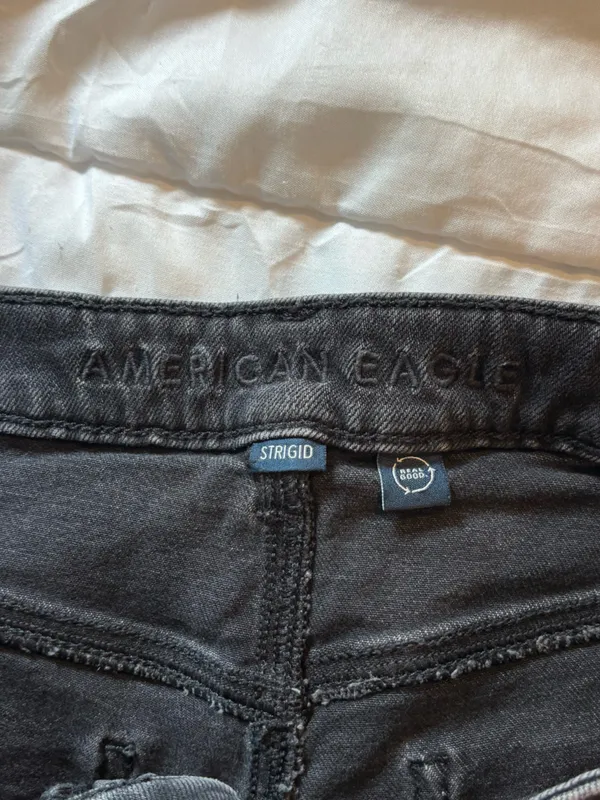 American Eagle Women's Black Distressed Knee Jeans - Image 3