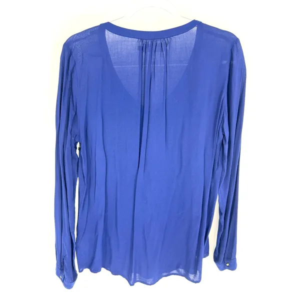 Velvet by Graham & Spencer Royal Blue V-Neck Button Front Viscose Blouse Medium‎ - Image 3