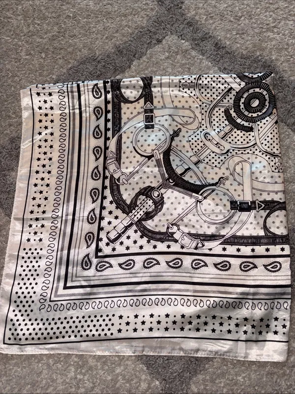 Black & White bandana scarf - Image 2