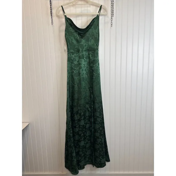 NWT Lulus Simply Dreamy Emerald Green Satin Floral Jacquard Maxi Dress Sz XS - Image 3