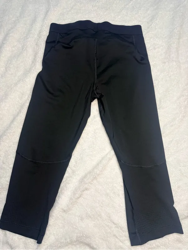 Nike Black Girls' Capri Leggings with White Swoosh - Image 4