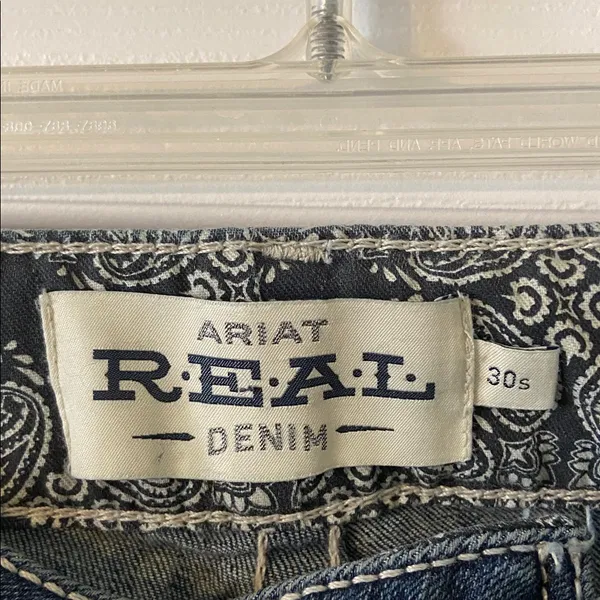 ARIAT Mid Rise Straight Classic Blue Jeans size 30 excellent conditions - Image 3