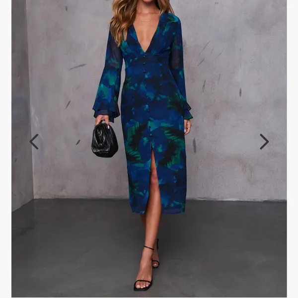 VICI‎ Porscha Abstract Print Midi Dress size Small Plunging Neck Flare Sleeves - Image 11