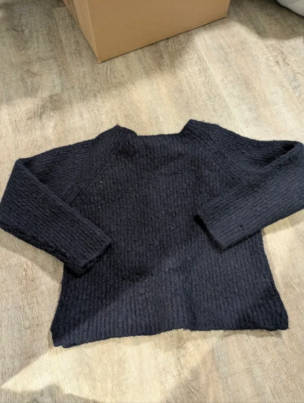 Vintage Abercrombie & Fitch Navy Wool Sweater Size Medium - Image 2
