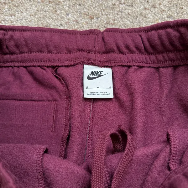 Nike Standard Fit Tapered Leg Sweatpants - Image 4