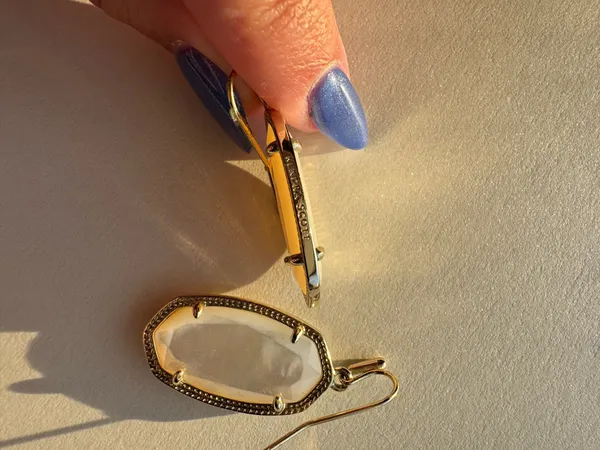 Kendra Scott Drop Earrings Mother of Pearl - Image 3