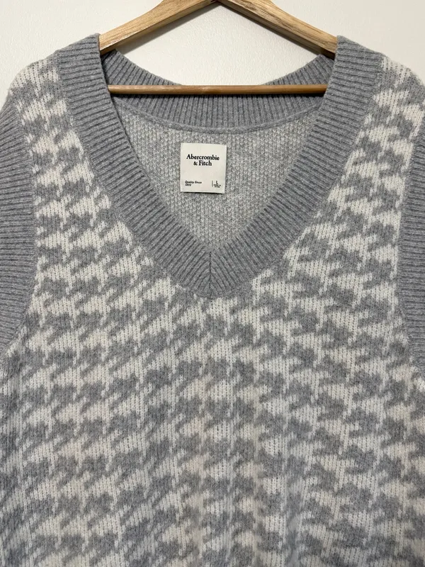 Abercrombie & Fitch Houndstooth V-Neck Sweater Vest Size Large Grey - Image 4
