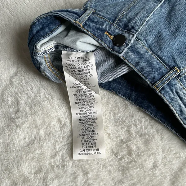 Alice + Olivia cropped denim capris - Image 5