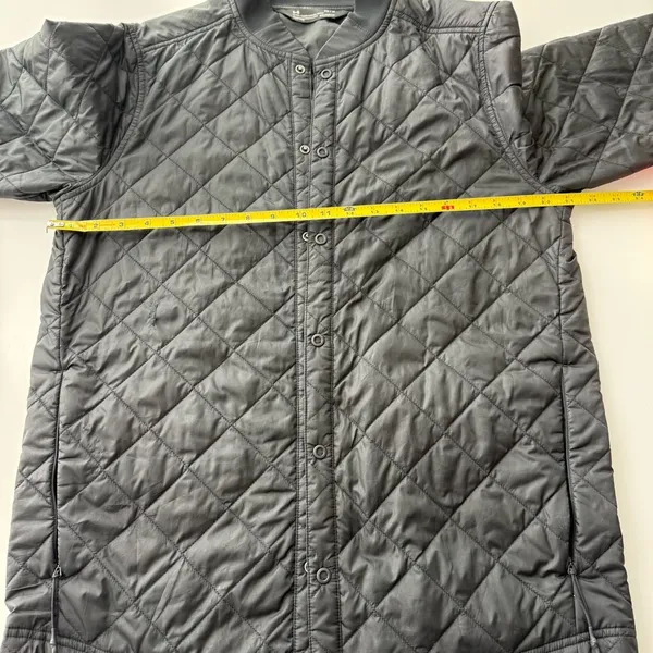 Under Armour Fitted Quilted Thin Puffer Jacket Size Medium - Image 5