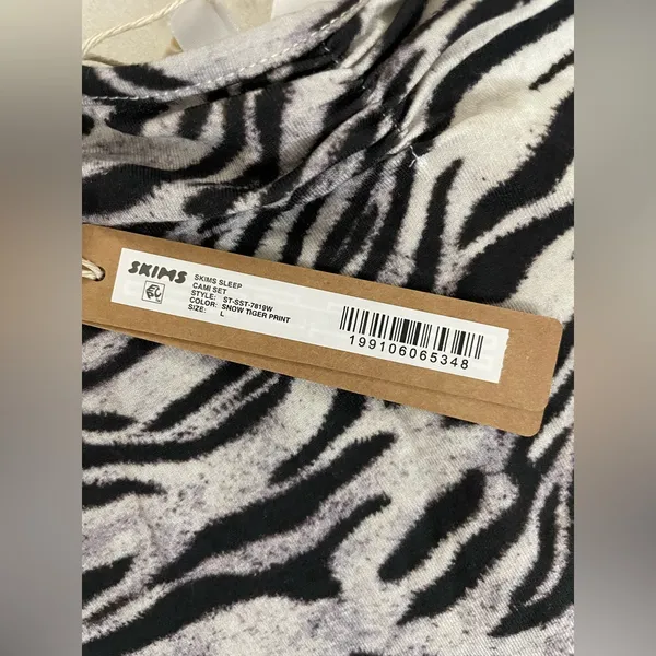 SKIMS NWT Sleep Cami Set Black and White Snow Tiger Print Pajama Set Size L - Image 5