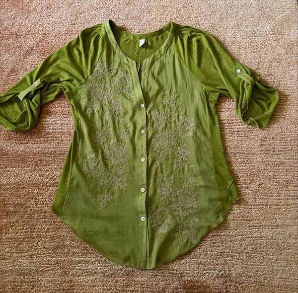 TINY Anthropologie Olive Green Embroidered Roll Tab Tunic Blouse S - Image 2