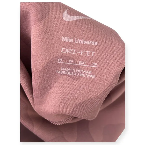 Nike Universa Women's High-Waisted 8" Camo Biker Shorts with Pockets XS - Image 10