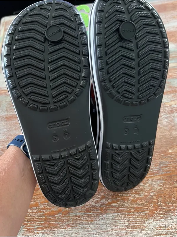 Crocs Adult Bayaband Flip Flop Sandals Women’s Size 7/ Men’s Size 5 NEW - Image 5