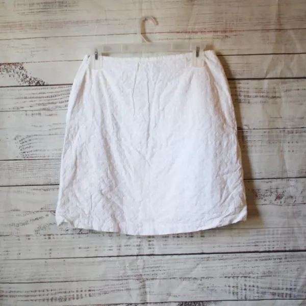 L.L..Bean favorite fit white eyelet fairhaven a-line skirt Size 8 - Image 4