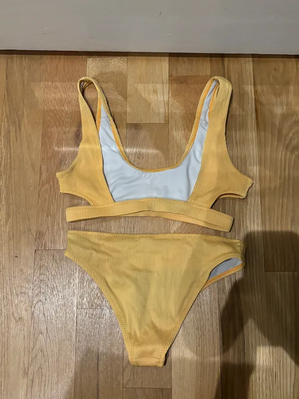Cupshe Yellow Bikini - Image 2