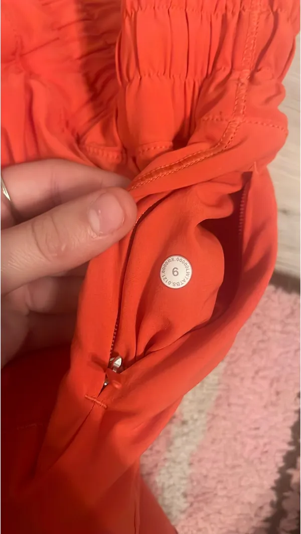 Lululemon Hotty Hot's 4' in inseam - Image 5