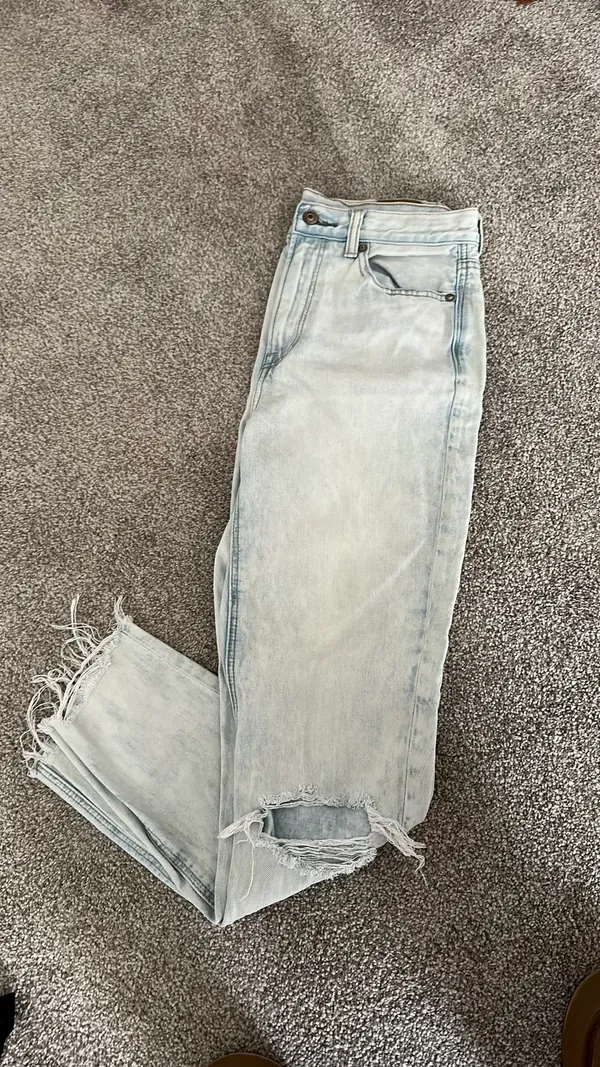 American Eagle Jeans Outfitters - Image 4