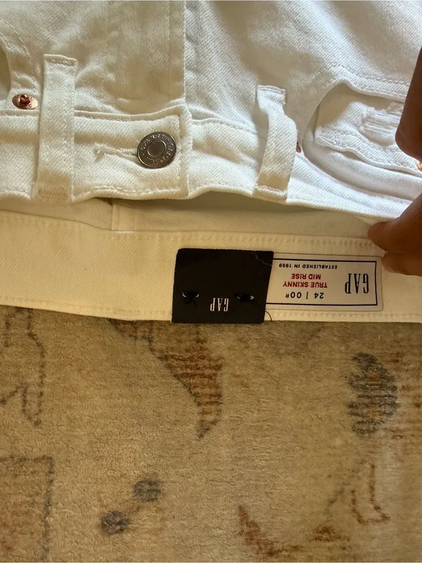 GAP White Distressed Ankle Jeans - Image 3
