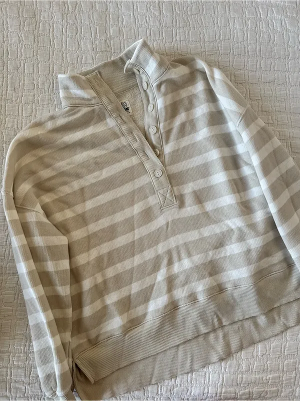 American Eagle Striped Half-Button Pullover Sweater in Beige and White - Image 2