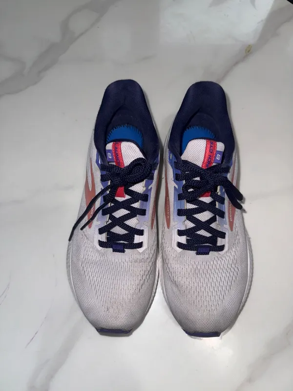 Brooks Women’s Athletic Shoes in Light Gray with Navy and Peach Details - Image 3