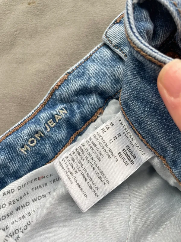 American Eagle mom jeans - Image 2